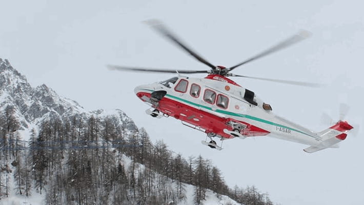 Cade da cascata di ghiaccio a Cogne, è grave - La Stampa