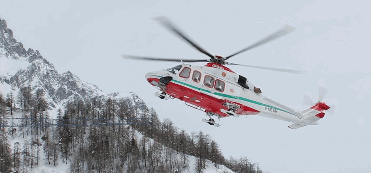 Cade da cascata di ghiaccio a Cogne, è grave - La Stampa