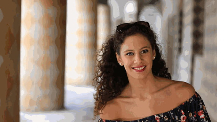 Giulia a 18 anni supera due anni in uno e si diploma al liceo ...