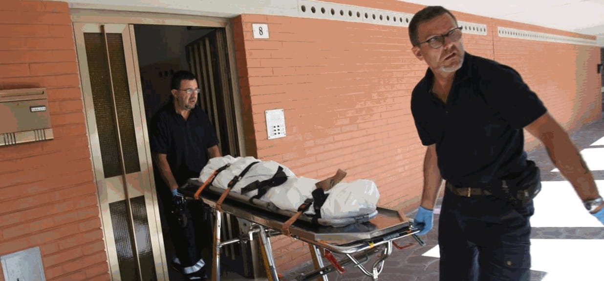 Bologna, bimbo di 8 anni solo in casa muore dissanguato in casa - La Stampa