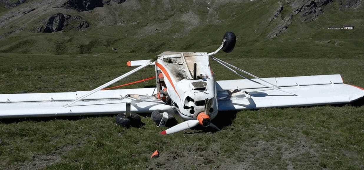Doues, un ultraleggero si schianta in atterraggio - La Stampa
