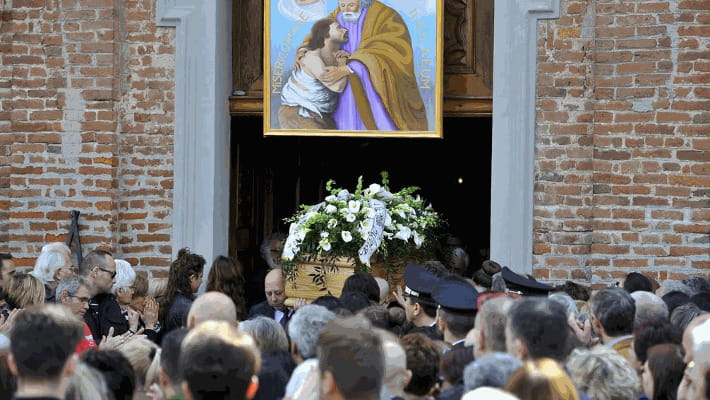 Una Folla Ai Funerali Di Valentina Uccisa A Ginevra La Stampa