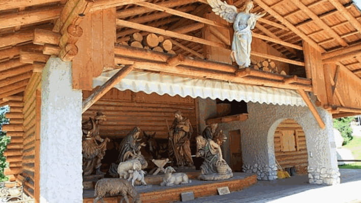 Alto Adige: il più grande presepe in legno della Val Gardena - La Stampa