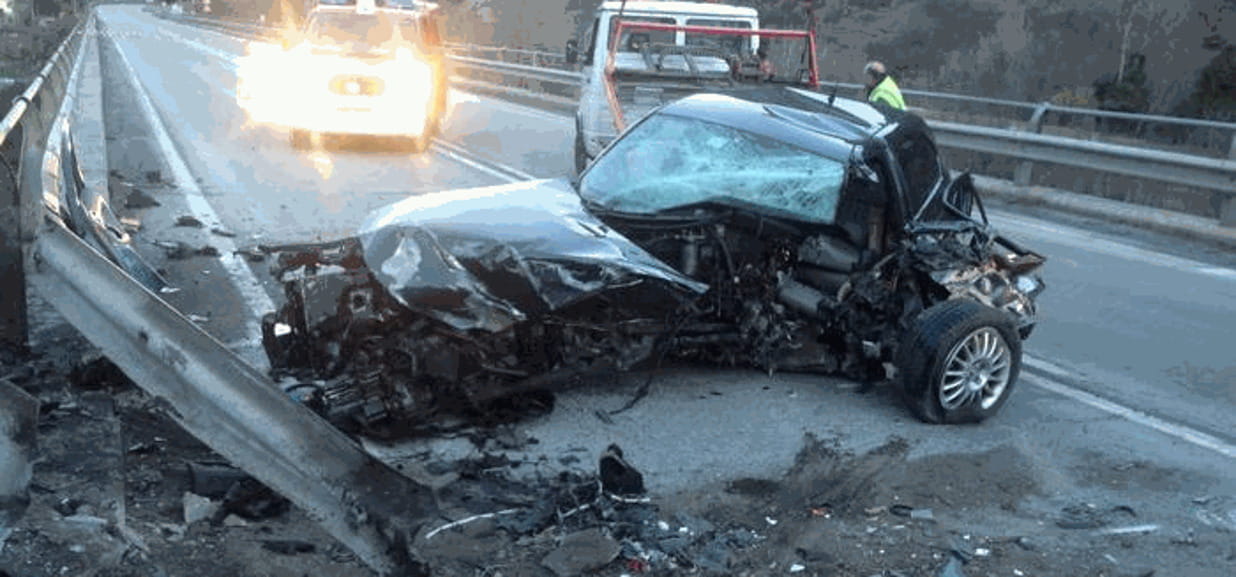 Auto si schianta contro un guardrail, morto un ragazzo di 20 anni - La ...