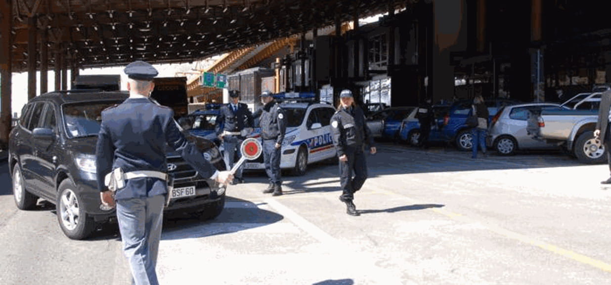Al Bianco Con Due Clandestini In Auto Processati Per Direttissima La 