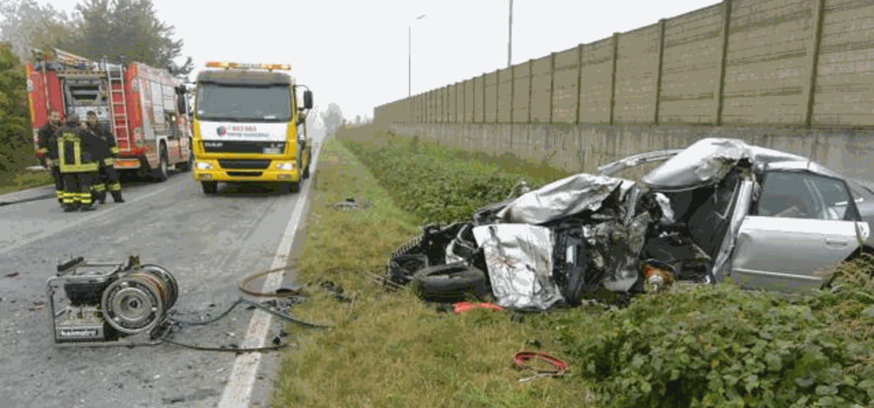 Scontro frontale tra auto e camion alle porte di Novara, un morto - La ...