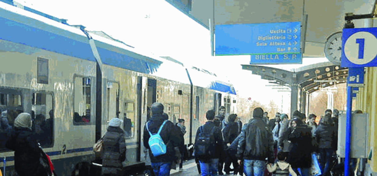 Ritardi A Catena E Treni Stipati La Stampa