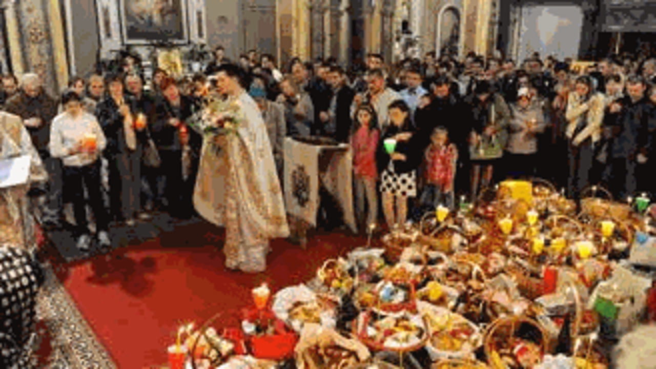 Folla per la Pasqua romena a San Silvestro e ai giardini pubblici - La