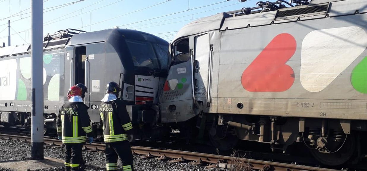 torino, orbassano. Tre feriti nello scontro tra due treni allo scalo ...