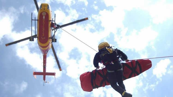 Ciclista di 51 anni cade in un burrone e muore dopo un volo di 100 ...