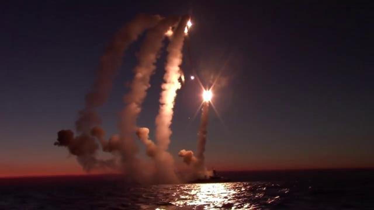 La Russia continua con il lancio di missili Kalibr dal Mar Nero ...