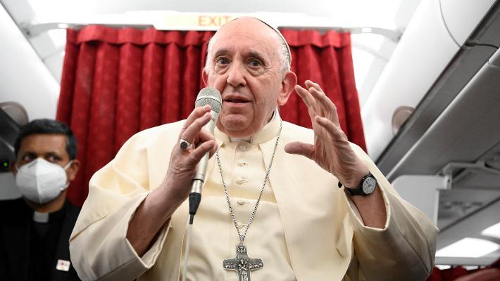 Papa Francesco conferma la disponibilità ad andare a Kiev: “Sono disposto a  fare tutto il possibile” - La Stampa