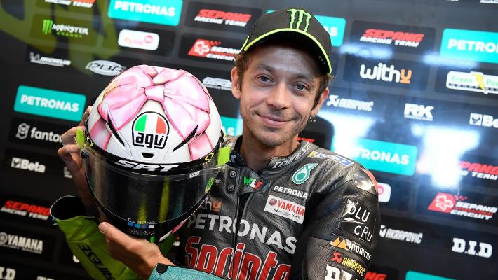 Moto, Pesaro omaggia Valentino Rossi col casco più grande al mondo - La  Stampa