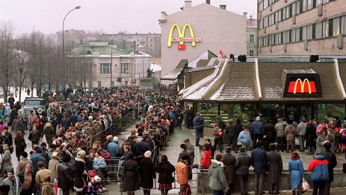 Russia, l'ex McDonald's diventa “Vkousno i totchka”: delizioso e basta -  Notizie guerra