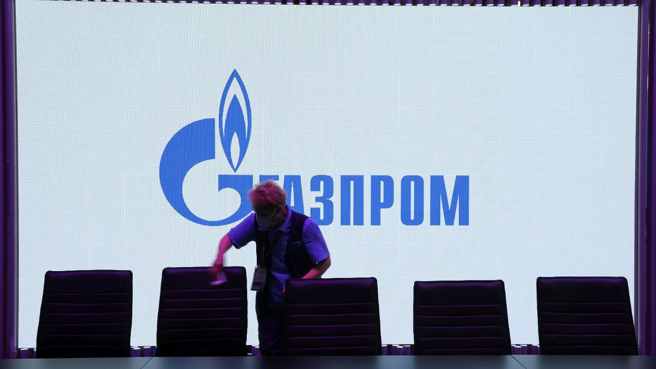 ultime notizie su richiesta Eni annuncia: Gazprom ci taglia la fornitura  del 50 per cento - La Stampa