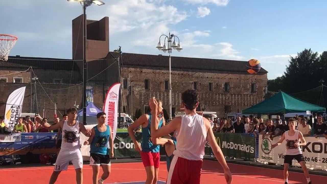 Ecco gli Streetgames, lo sport rilancia il centro di Novara - La Stampa