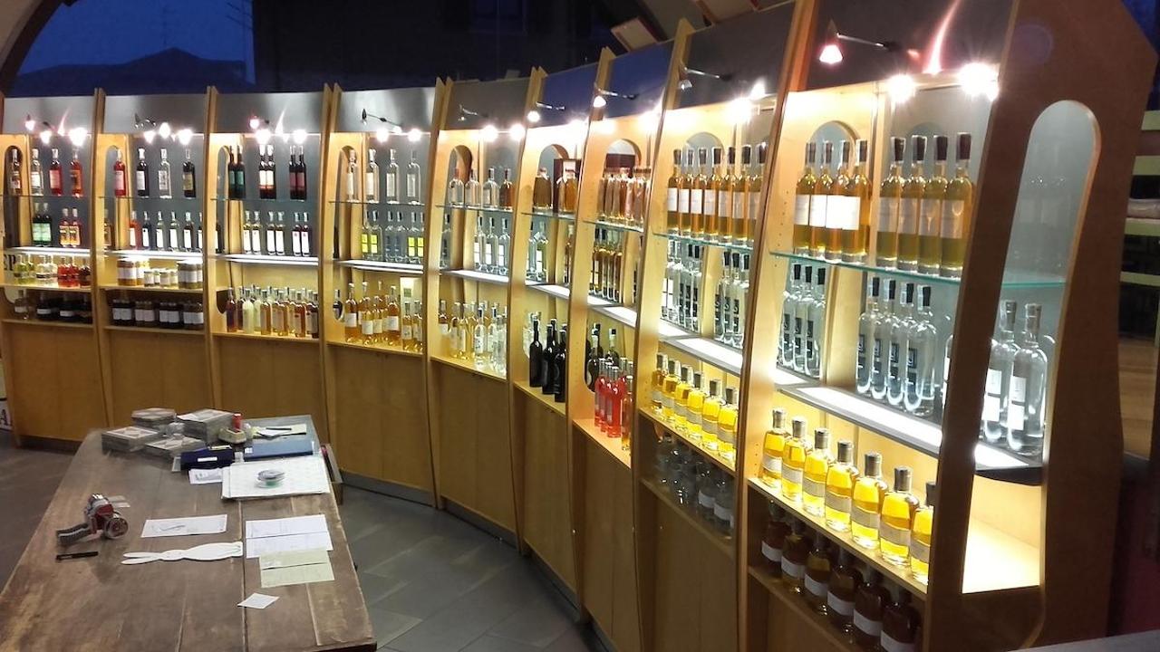L Alambicco D Oro Premia Le Storiche Distillerie Beccaris E Vieux 