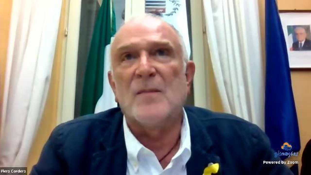 Il Video In Cui Il Sindaco Invita La Consigliera A Rivolgersi Agli 