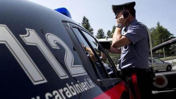 Bambino di 5 anni per strada: era uscito di casa da solo - La Stampa