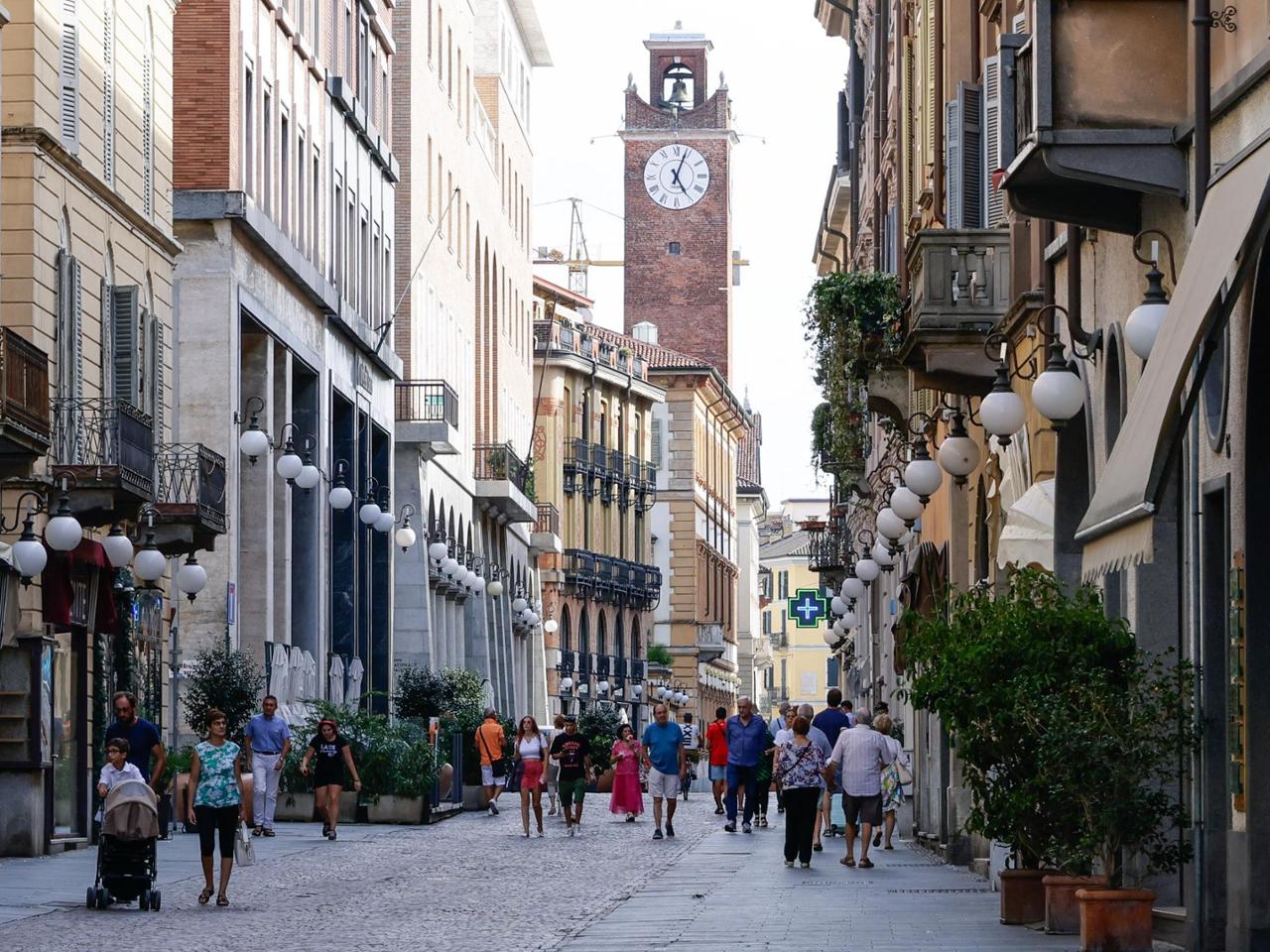 Il centro di Novara durante il ponte di Ferragosto - La Stampa