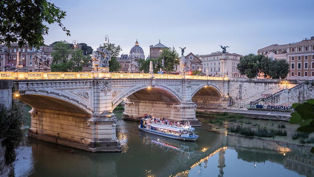 La Lirica In Barca Fitzcarraldo La Prima Volta Sul Tevere La Stampa la-lirica-in-barca-fitzcarraldo-la-prima-volta-sul-tevere-la-stampa