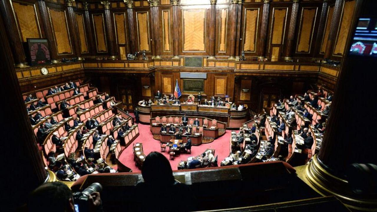 Dl Aiuti Bis | Torna il tetto agli stipendi nella Pa | ok in commissione Approvato emendamento del governo - Vimarsana News