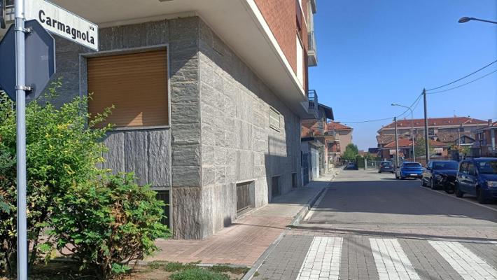 Vinovo Cerca Di Uccidere La Compagna E Poi Tenta Due Volte Il Suicidio 