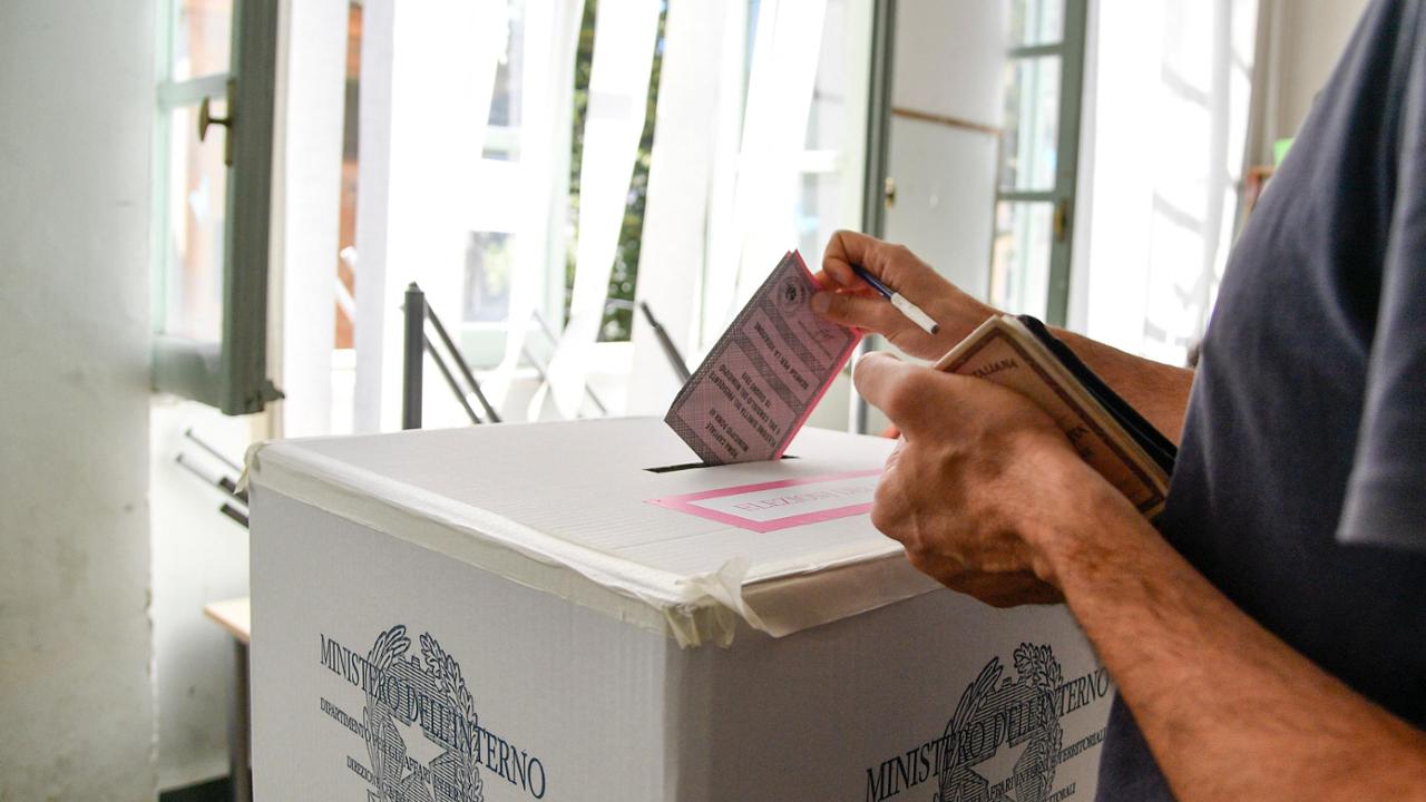 Scuole chiuse per le elezioni, i presidi: “Sacrificare la scuola non è