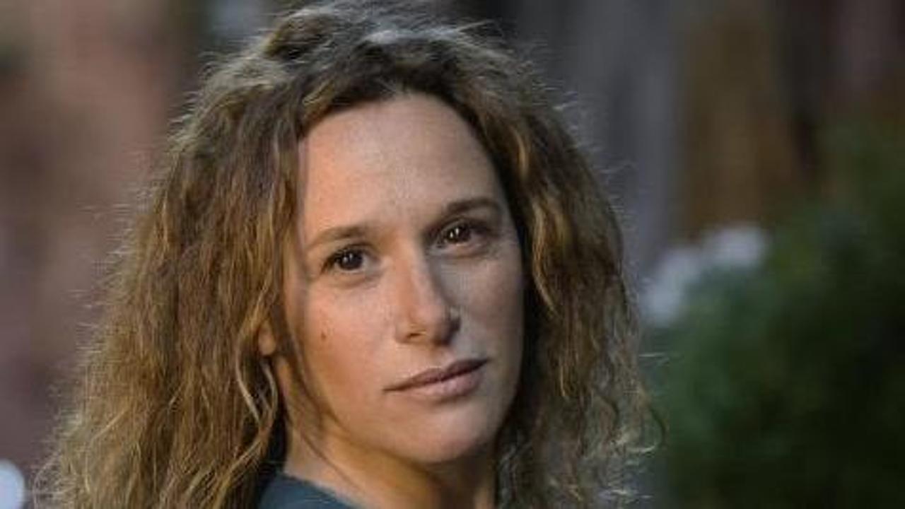 VALERIA PARRELLA: La pelle è L’INVOLUCRO CHE TIENE AL MONDO - La Stampa