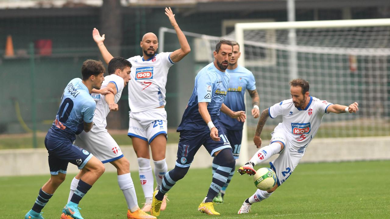 Prima Sconfitta Per Il Novara Ko 3 1 Contro L Albinoleffe La Stampa