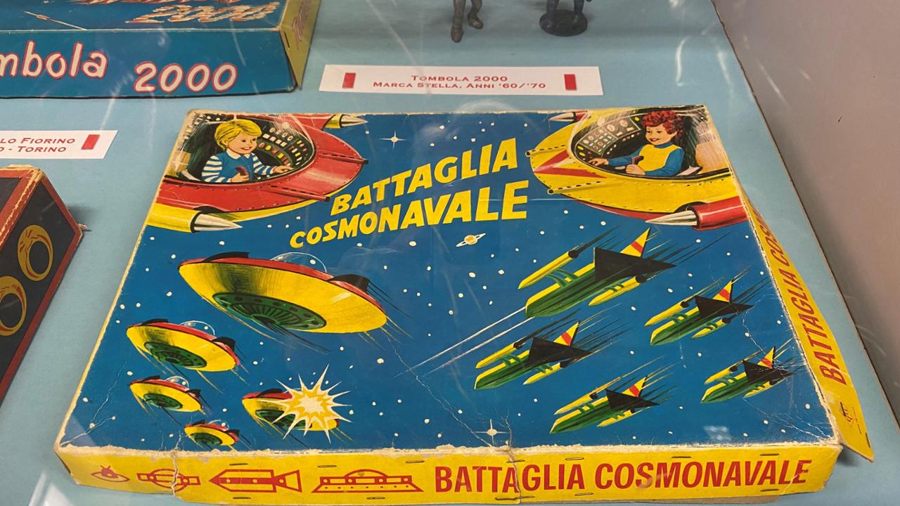 il-frisbee-l-alieno-di-roswell-mamma-arrivano-gli-alieni-nella-casa
