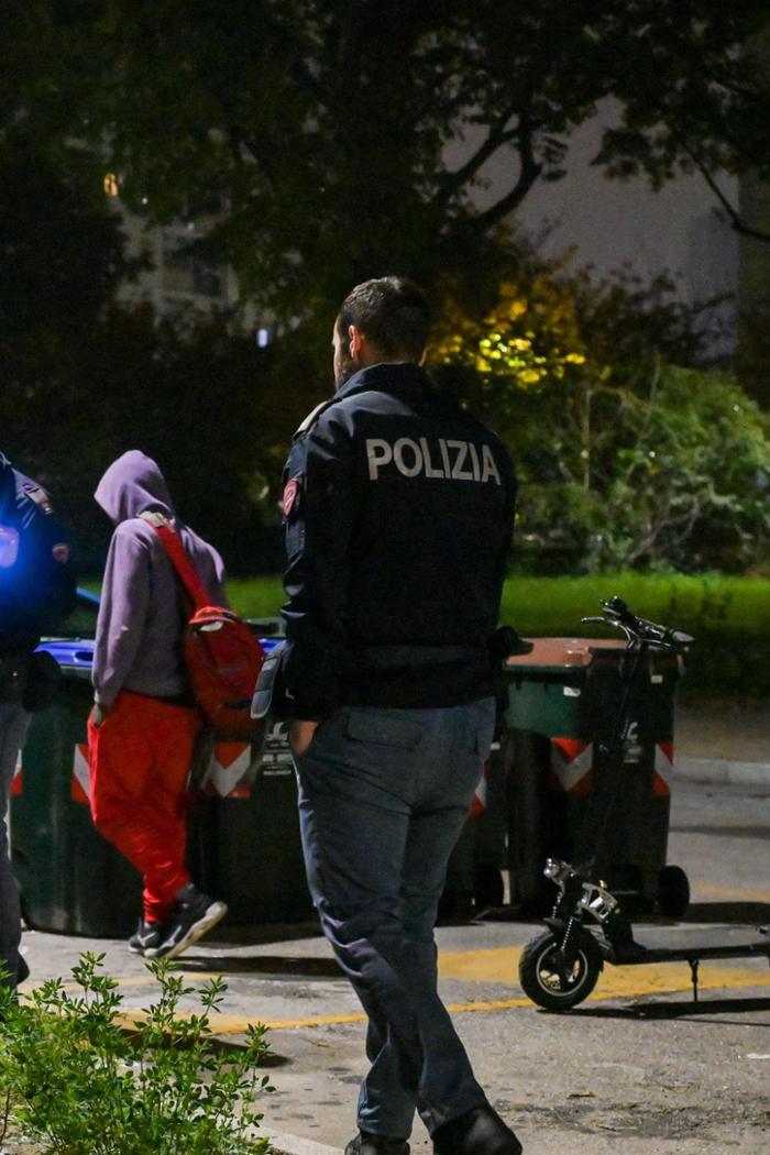 Spari A Mirafiori I Controlli Anti Spaccio In Piazza Bengasi Hanno 