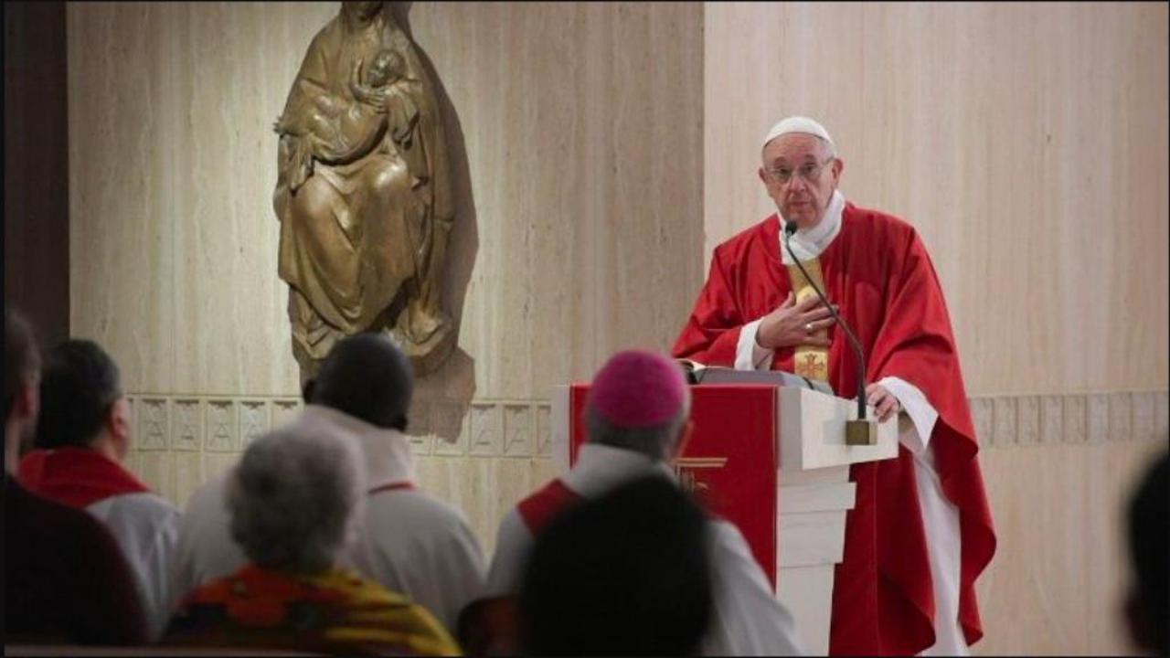 Il Papa: non si recita il Credo e poi si accusano gli altri come