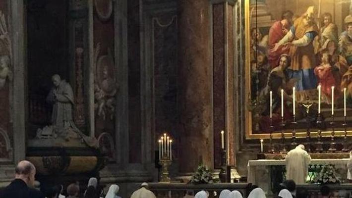 Il Papa Ad Assisi Con I Vescovi Italiani. La Preghiera Alla Tomba Di San Francesco 101139