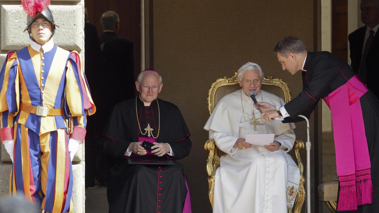 Il Papa invita alla lettura della Bibbia - La Stampa