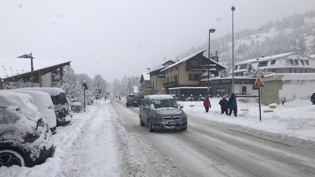 Sci, neve in val di Susa a Sestriere, Salbertrand, Bardonecchia, Oulx ...