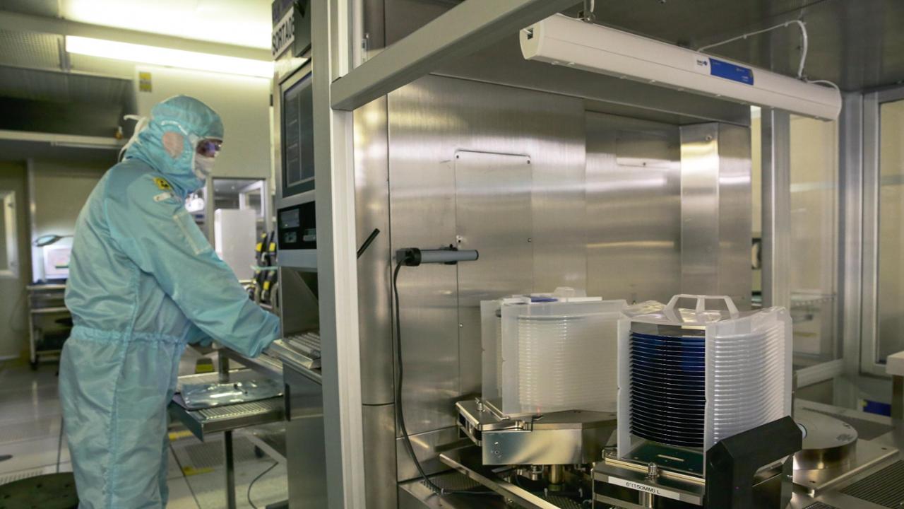 Novara La Multinazionale Del Silicio Memc Raddoppia Lo Stabilimento E 