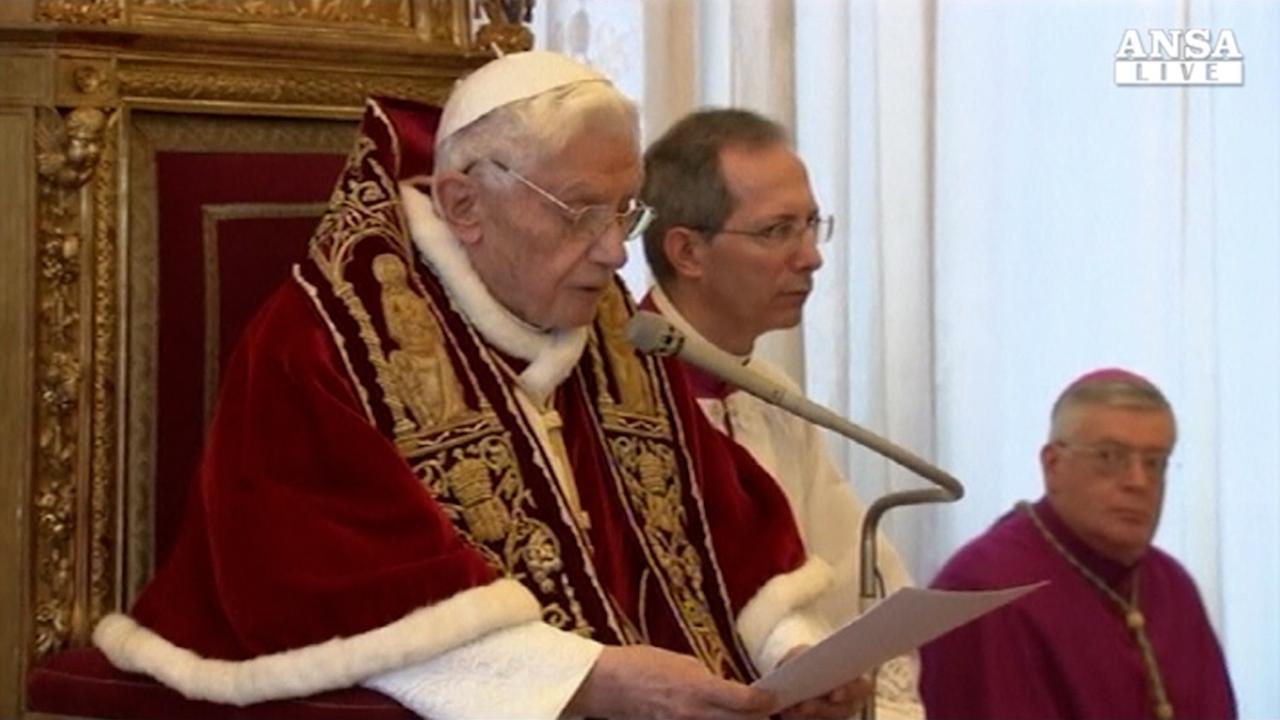 Le dimissioni di Benedetto XVI nel 2013: "Non sono più adatto per