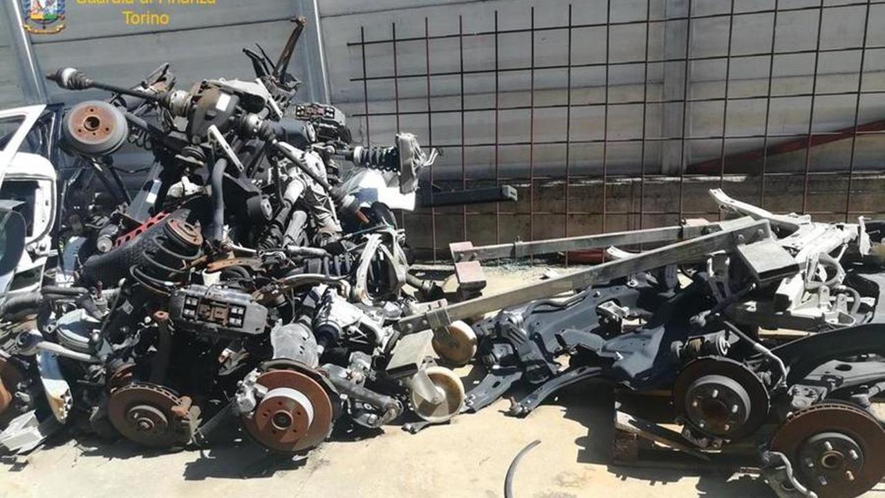 Una Discarica Abusiva Nella Carrozzeria Di Druento La Stampa