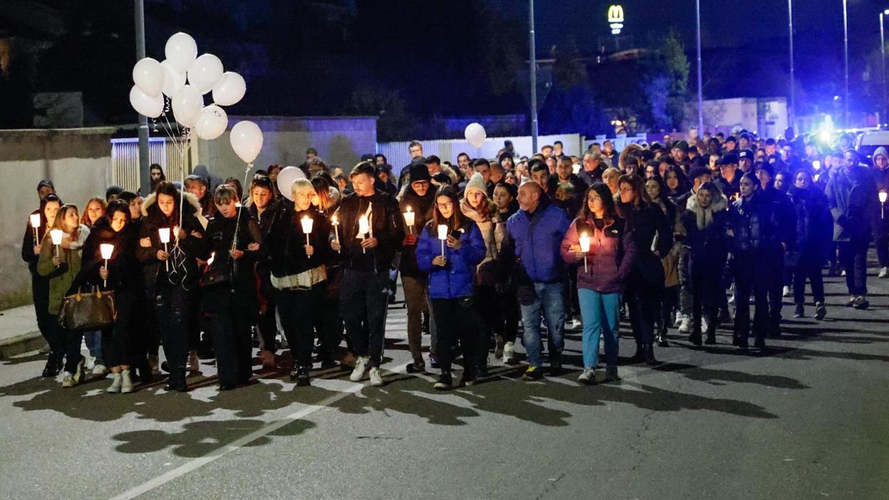 Sant Agabio Ha Ricordato Leo Con Fiaccole Palloncini E Lanterne Cinesi 