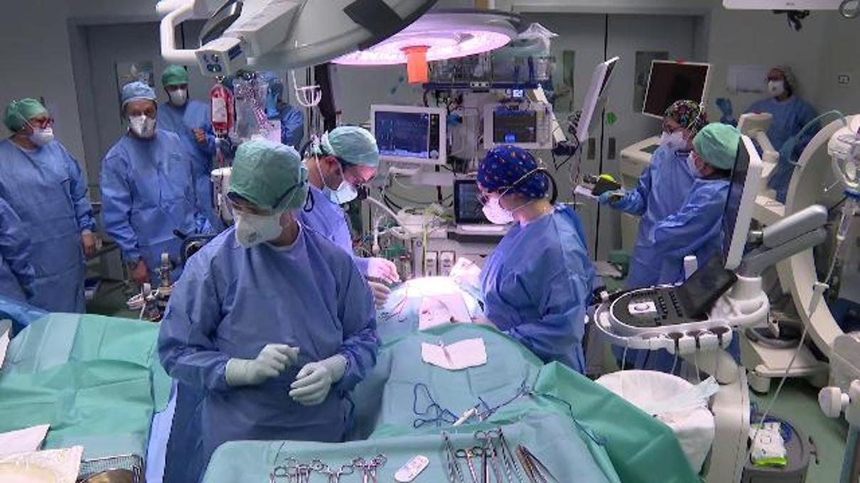 Padre dona un polmone al figlio di 5 anni: è il primo trapianto da ...
