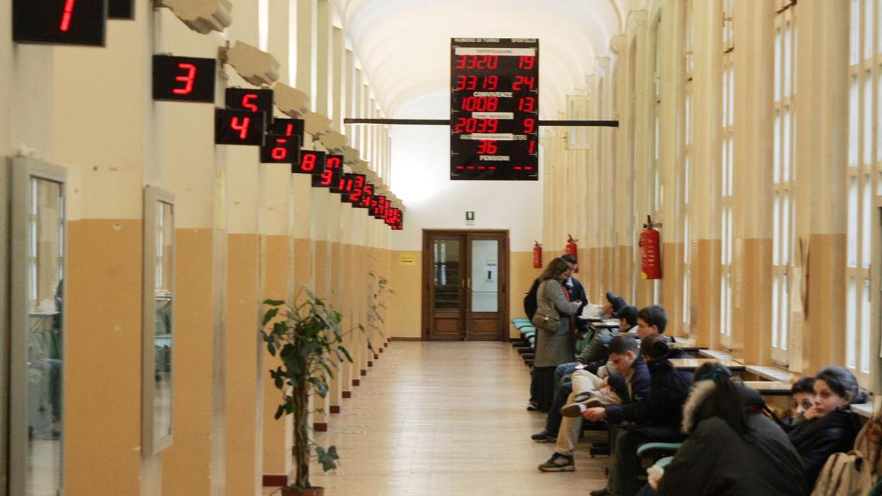 Anagrafe A Torino Prenotazioni Impossibili Il Comune Promette Un 