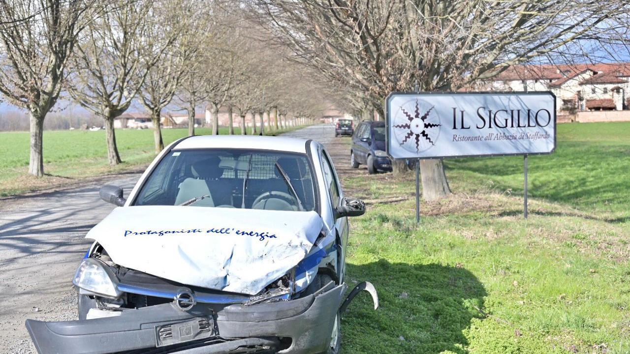 Scontro tra due auto a Staffarda: tre feriti in ospedale - La Stampa