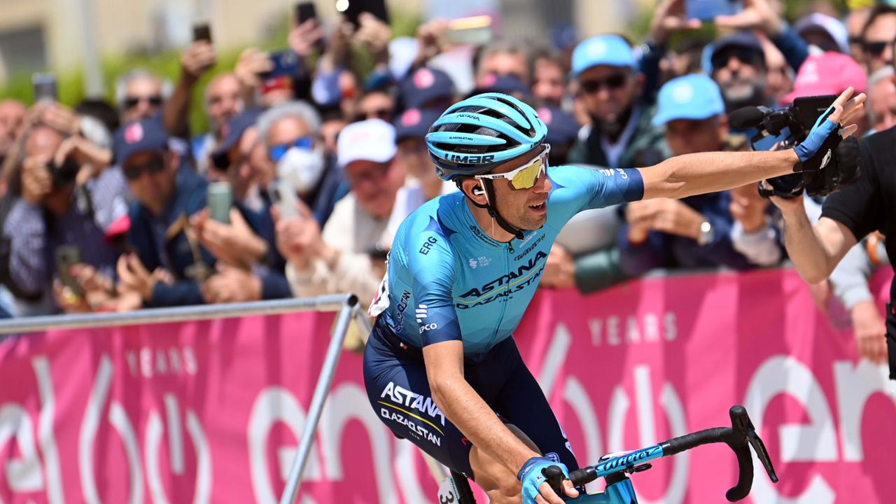 Vincenzo Nibali ad Alessandria per inaugurare la sala del museo delle ...