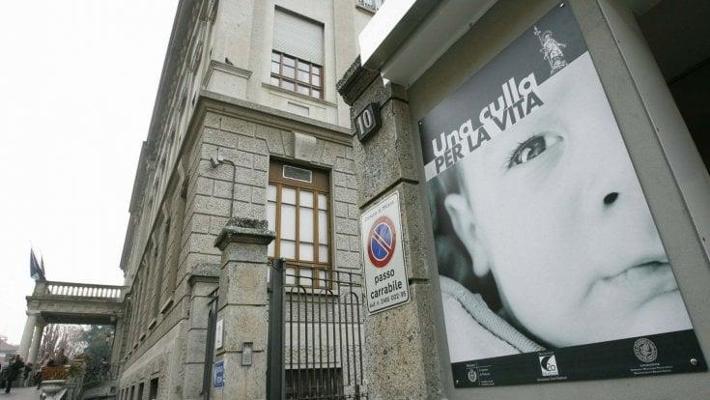 Il piccolo Enea, bebè abbandonato nel giorno di Pasqua a Milano, ha già ...