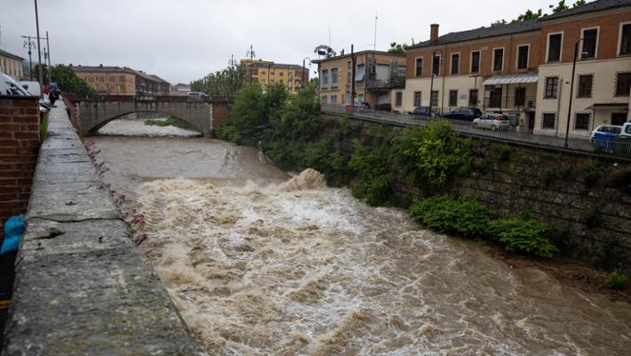 Piccolo cuscino in gomma rotonda protezione per mobili in gomma nera