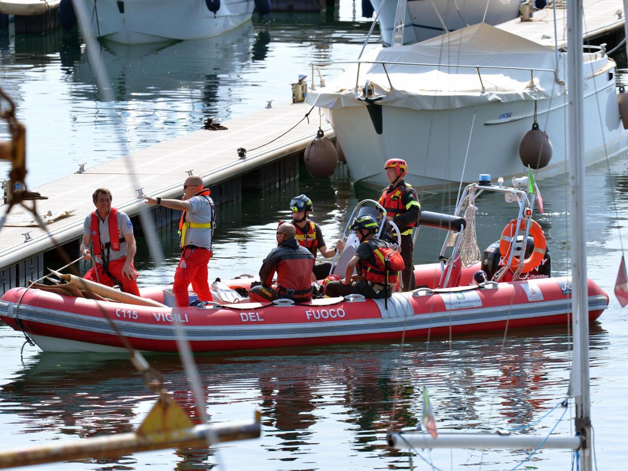 Barca affondata nel lago, gli scatti delle operazioni di recupero - La ...