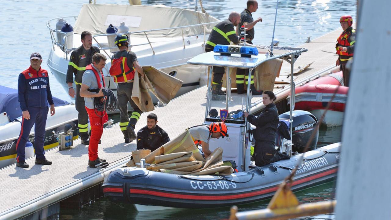 Barca affondata nel Lago Maggiore: lo skipper indagato per naufragio e ...
