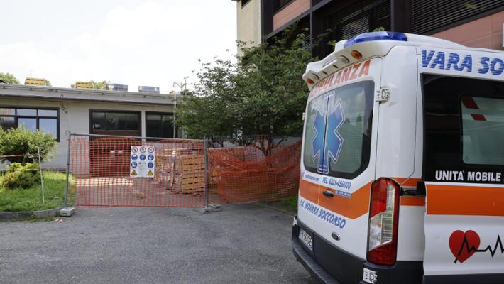 Incidente a Novara, grave operaio caduto dal ponteggio dell'istituto ...