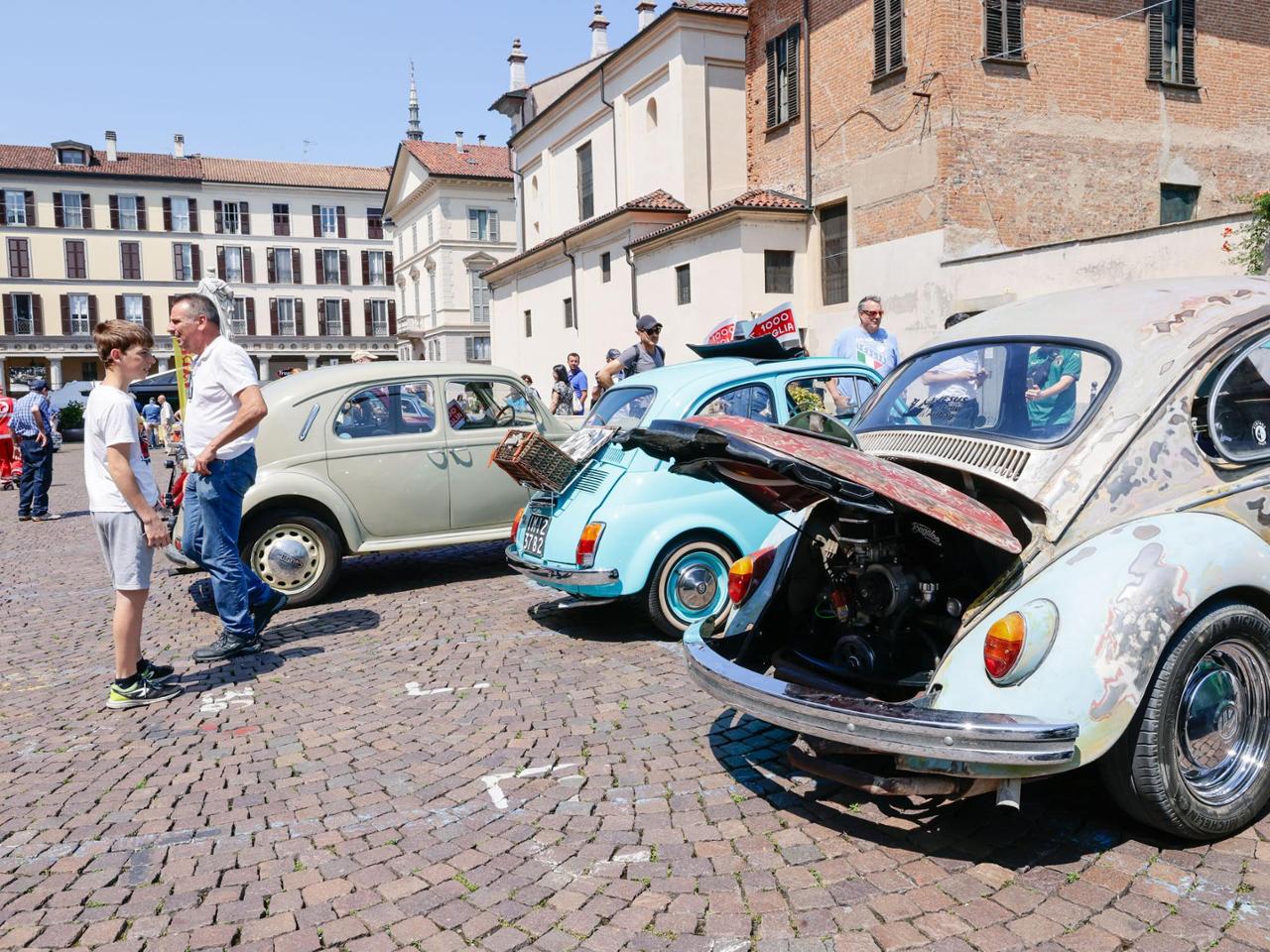 La Mille Miglia sfila per il centro storico di Novara - Photogallery ...